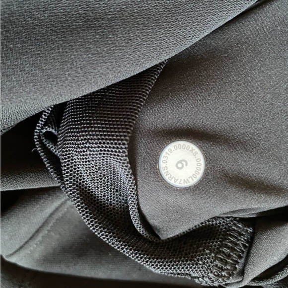 Lululemon On The Fly Short Woven 2,5’ Black Size 6 - Picture 6 of 6